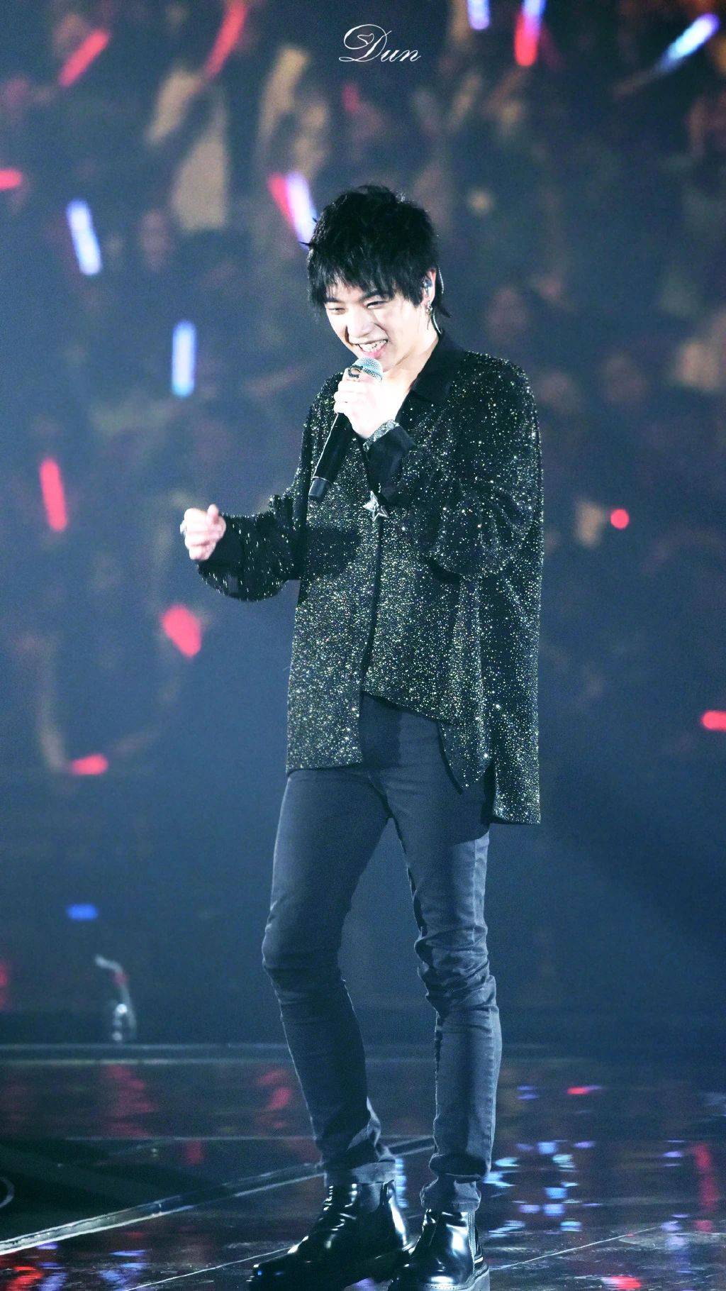 华晨宇壁纸第63期:初代壳哥好帅气鸦,期待春暖花开早点到来_手机搜狐