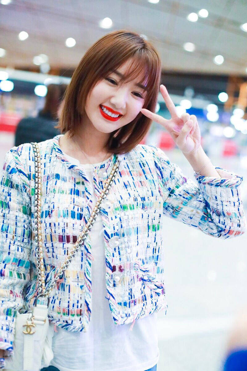 原创毛晓彤这种长相不易老穿小香风外套配牛仔裤看着只有20岁