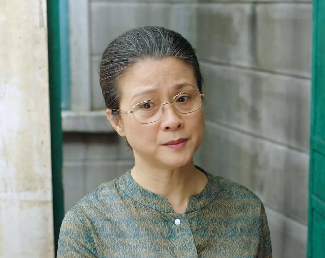 来自北京的马爸做着炸酱面,会为马晓晓上大学,马达达当演员而争吵