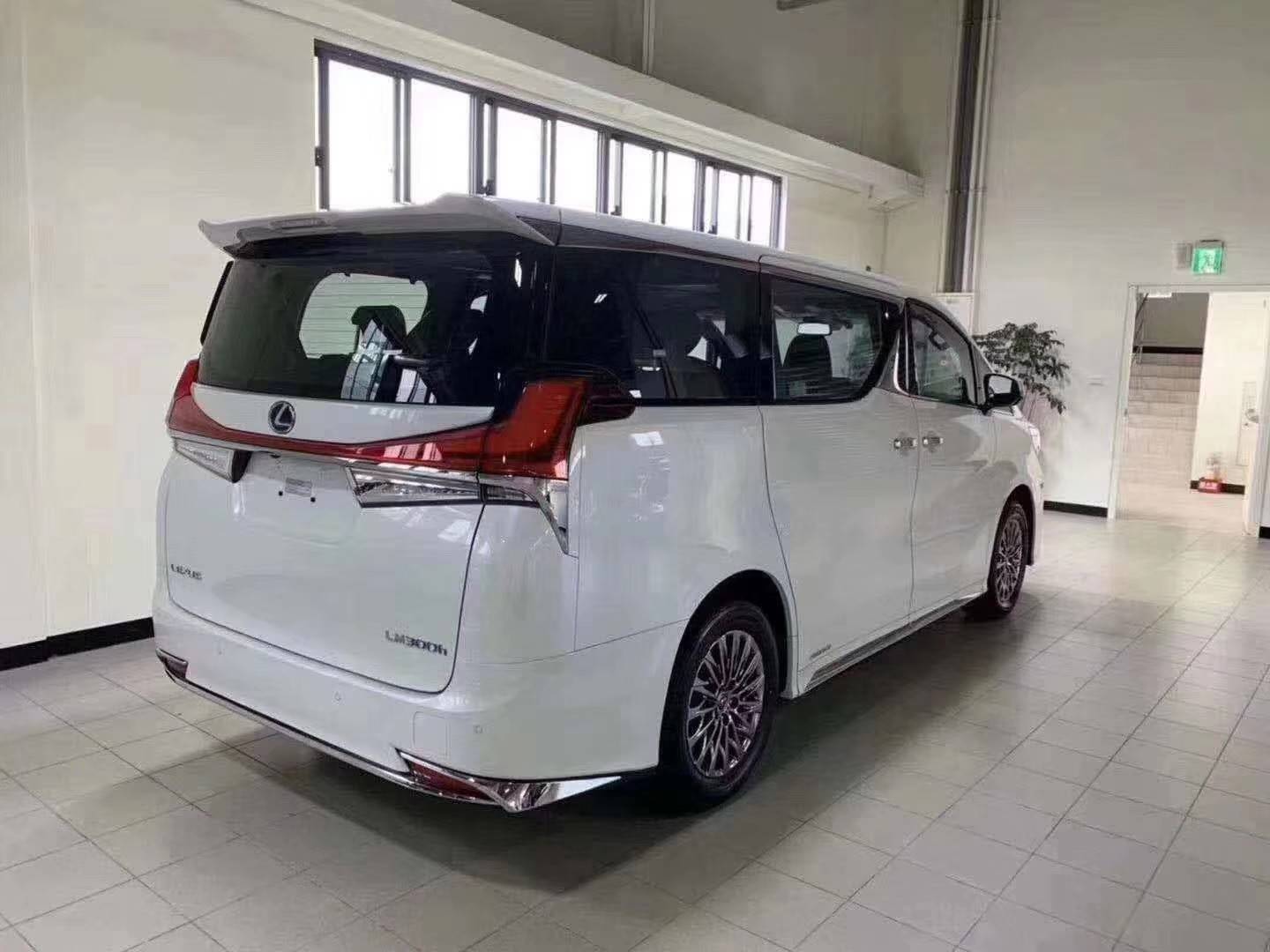 全新雷克萨斯lm300油混版商务报价七座空间