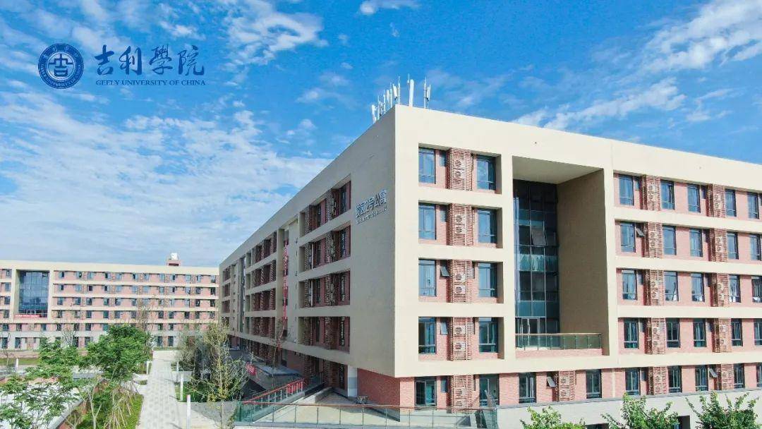 学院,商学院,盛宝金融学院,人文学院,艺术设计学院,博雅学院等7个学院