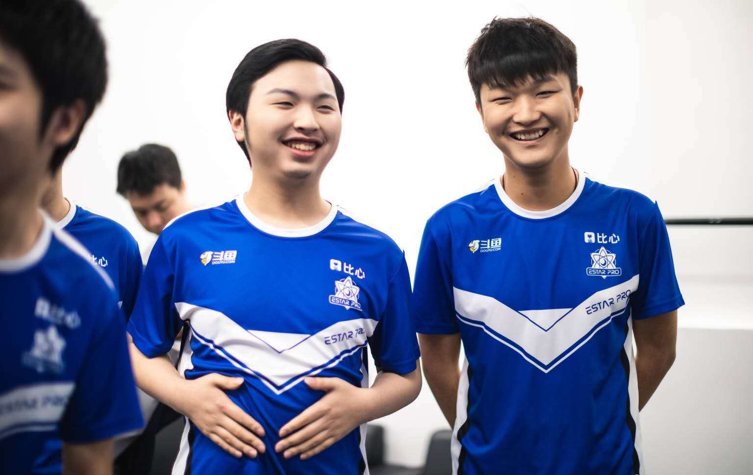 了替补席,但是当时解释是fly和二队配合少,一队因为770有事情不能登场