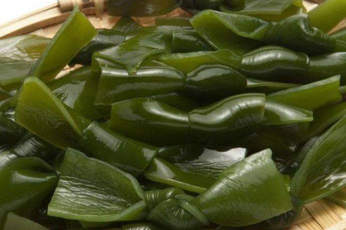 海带作为素食产品,但其中含有的嘌呤物质丝毫不输肉类,甚至比肉类还要