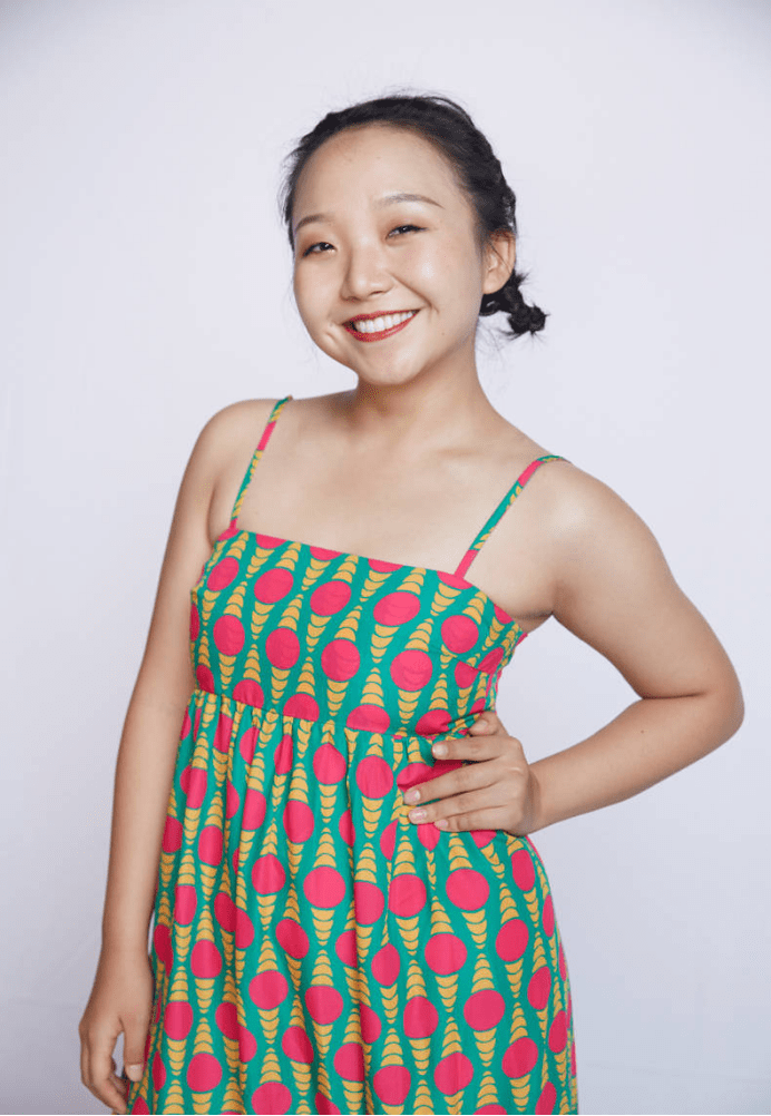 原创微胖女孩也可以美得耀眼夺目辣目洋子穿流苏上衣配红裙性感妩媚