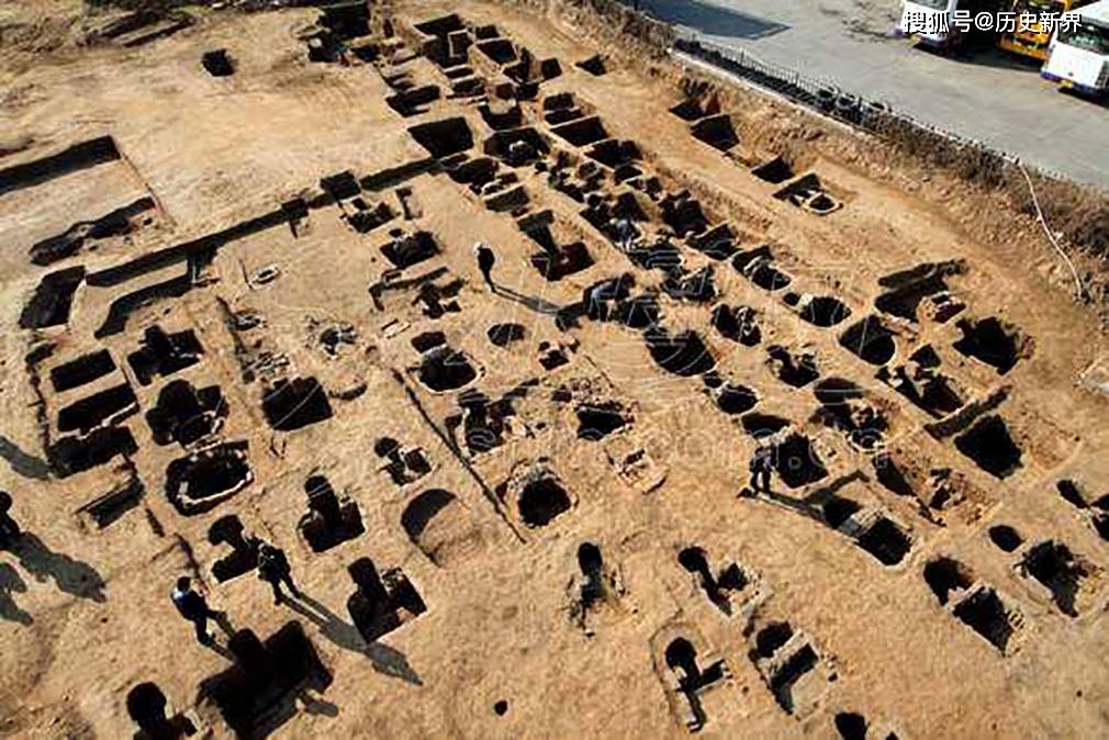 商后期墓葬群中的大墓坑,是同时期墓葬的1000多倍