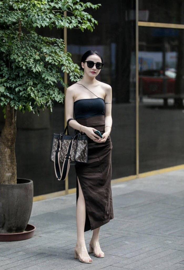 不愧是美女云集的成都街边果然是美不胜收