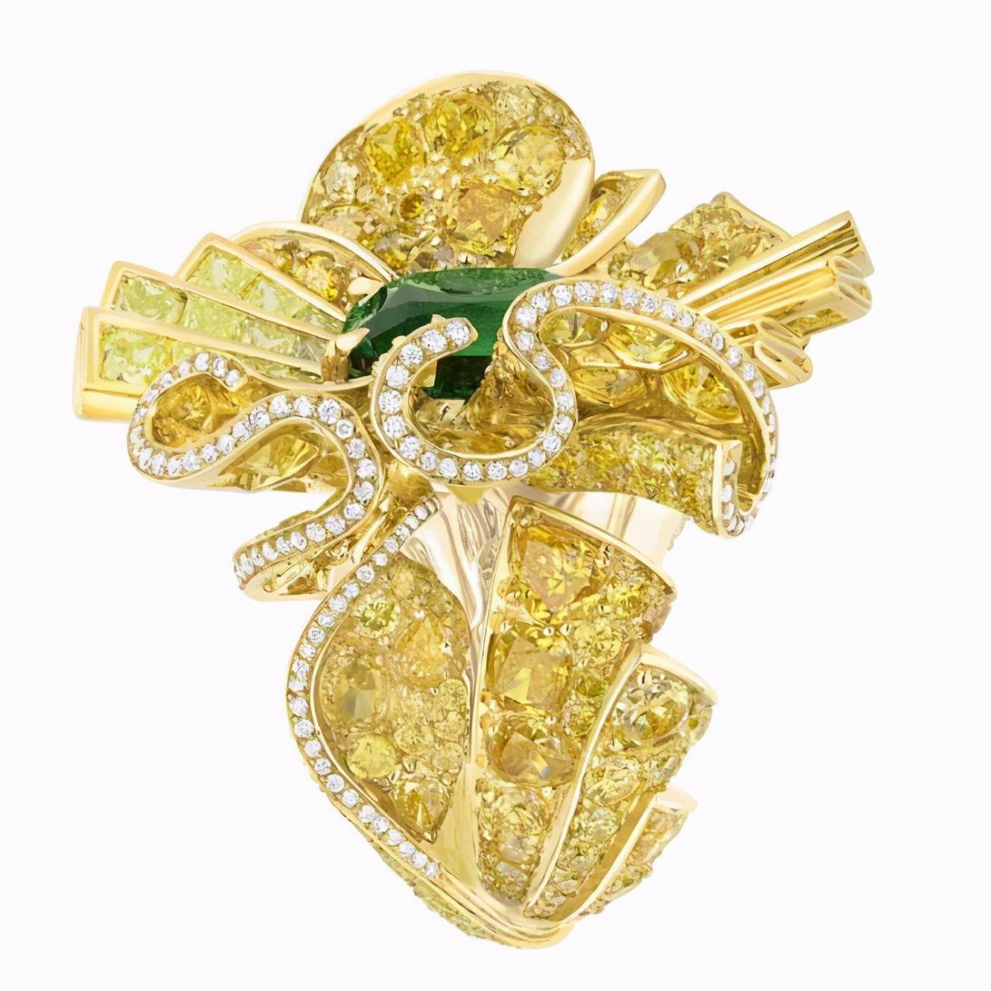 顶级珠宝的个性设计,让你大开眼界,充满建筑符号的首饰唯美独特_手机