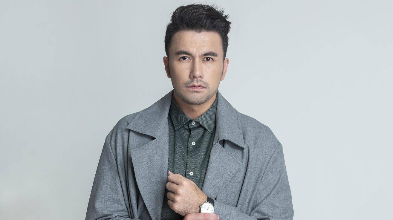 但是剧中不是所有的人都发展的很好,比如这部剧中的重楼,扮演者:黄志