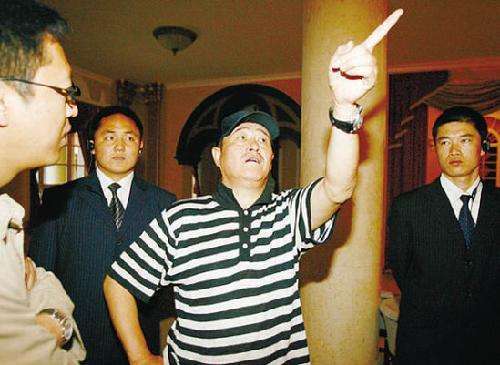 赵本山与赵钢反目后,昔日兄弟张家豪也与赵钢断交,相忘于江湖