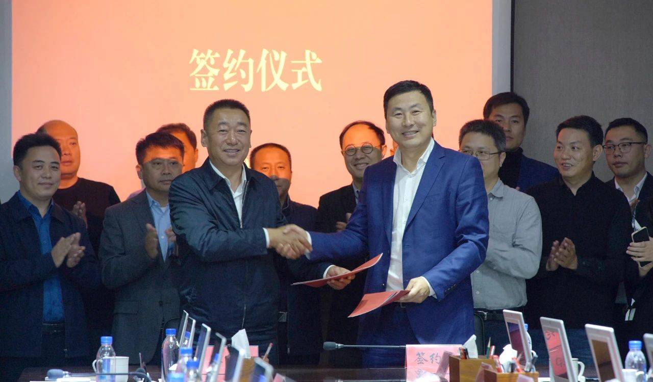 双方高度重视此次合作,当日,在红山区委副书记,区长林晶华的带领下