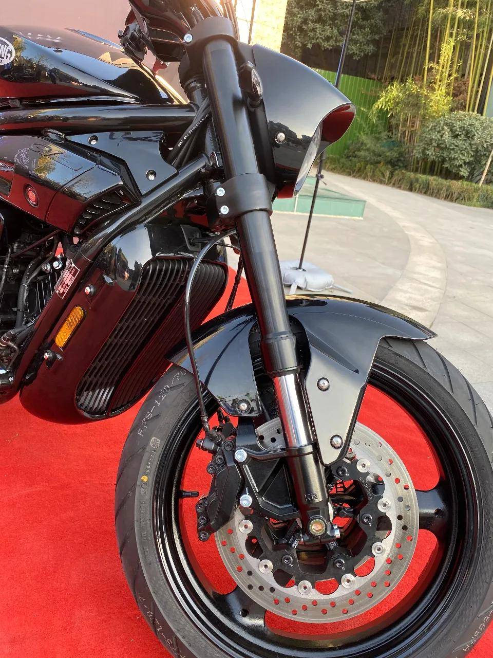 51800元轻骑hyosung新款gv650 v缸运动巡航全车近30项改进荣耀回归!