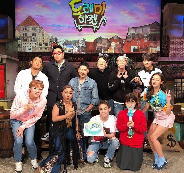 风波有《笑星演唱会》,《爆笑俱乐部2》,《家人的品格浪漫满屋》