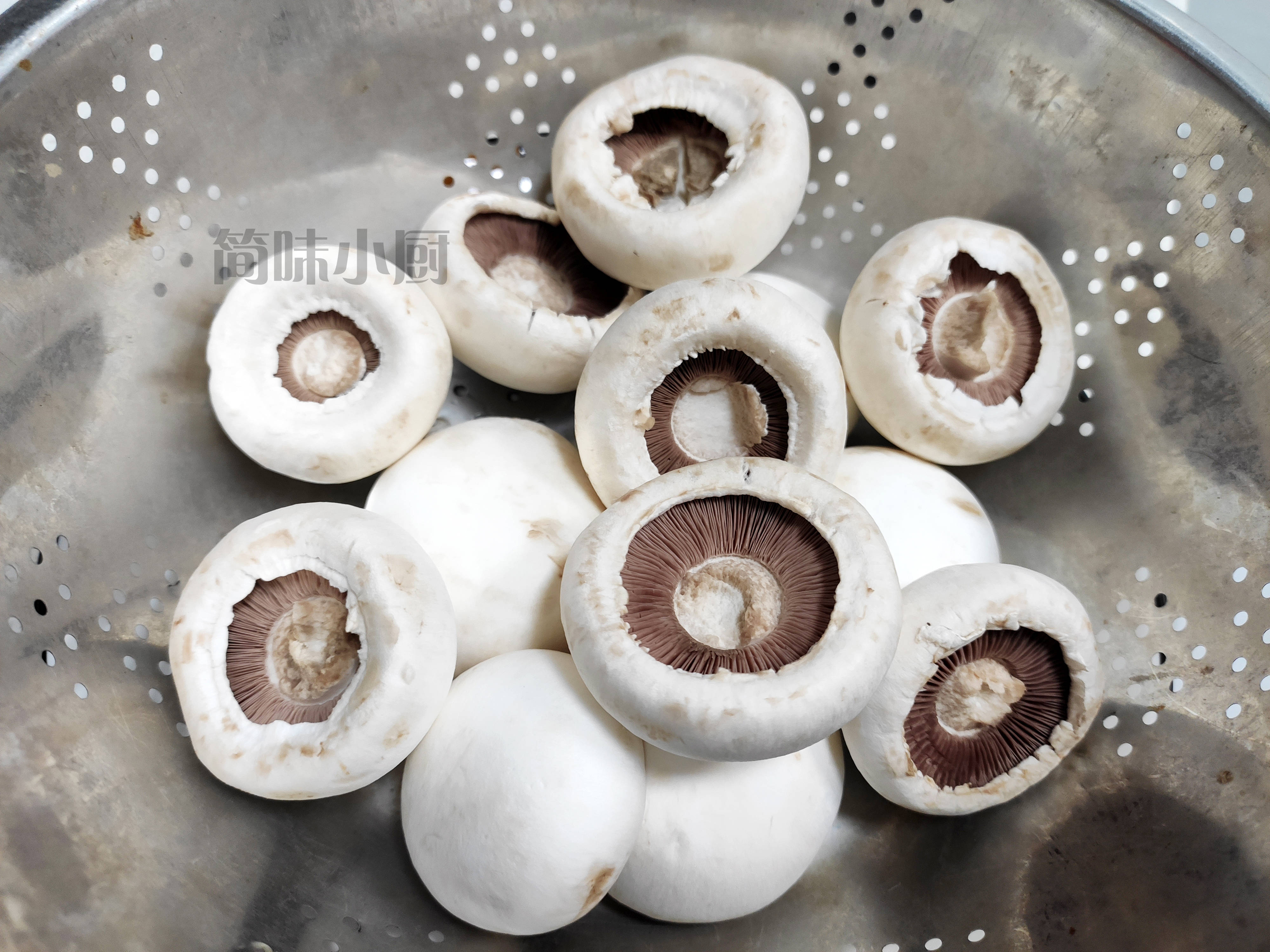 港式煎让口蘑菇鲜美之味看得见