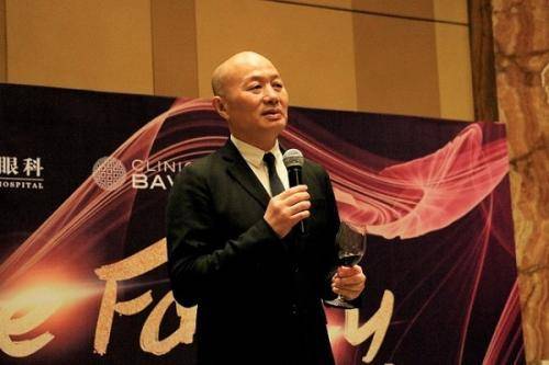 湖南新首富诞生了,帮助几百万人重现光明,去年还捐出了27亿_陈邦