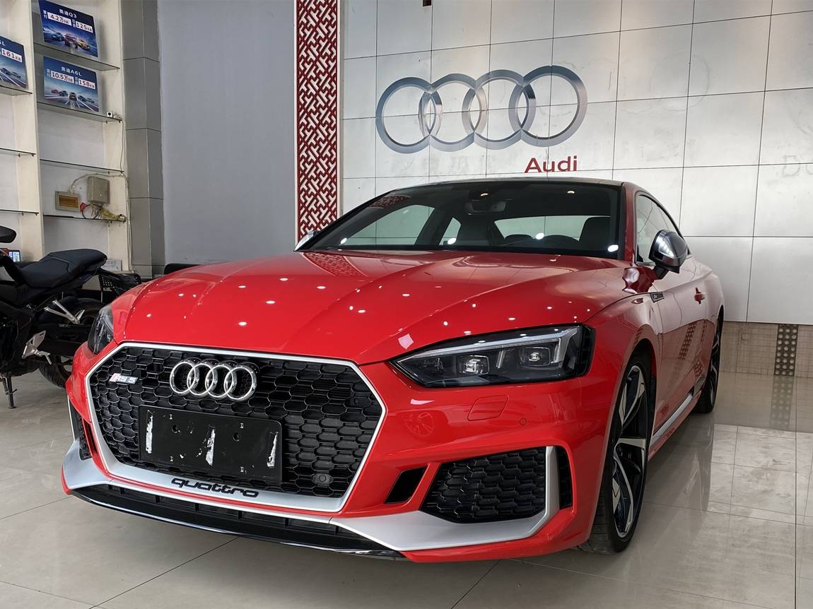 最新款奥迪 rs5 两门轿跑版 米萨诺红黑内