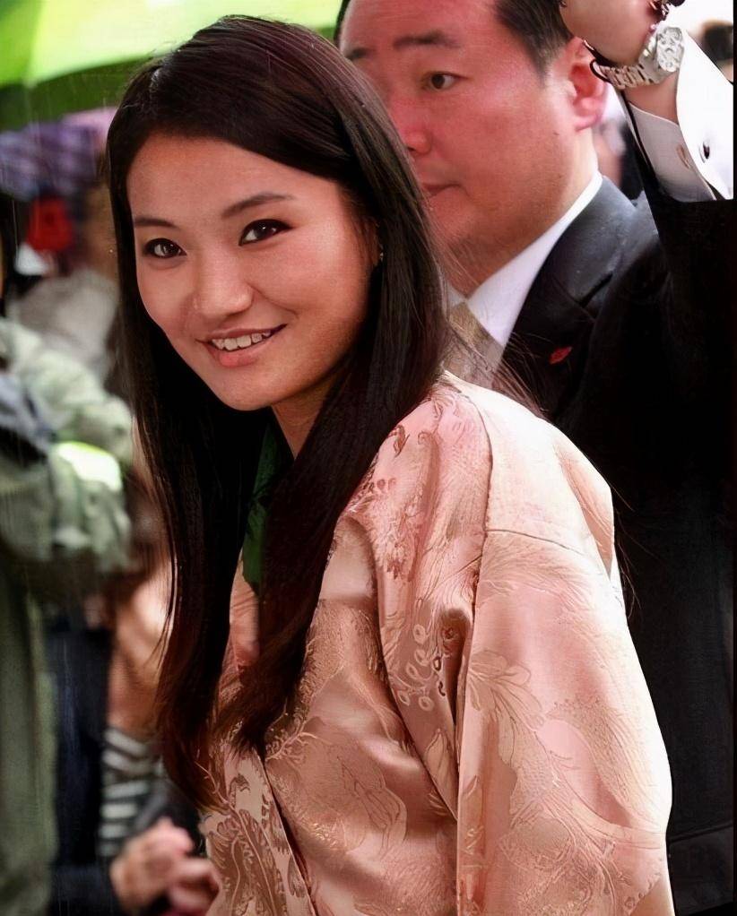 原创30岁不丹王后是古装限定美人现代装太寡淡拎爱马仕也没气质