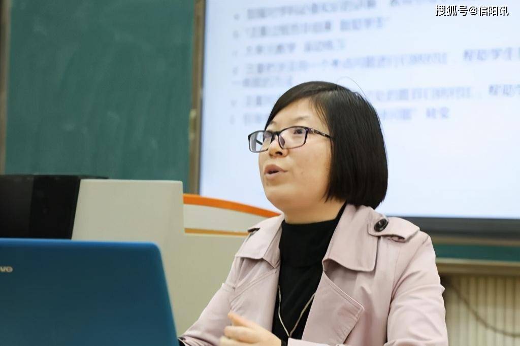 老师们匆匆到食堂就餐后稍作休息.