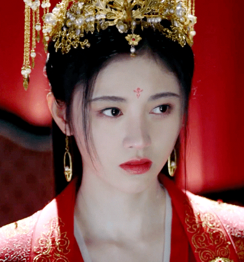 原创明星剧中大婚造型,陈芊芊呆萌,白浅仙气,看到杨超越:惊艳!