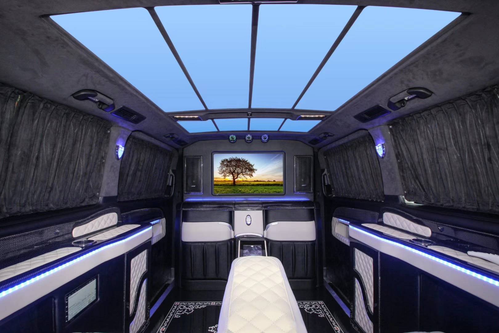 江西南昌新款威霆商务车加装隔断保护隐私同时更加奢华