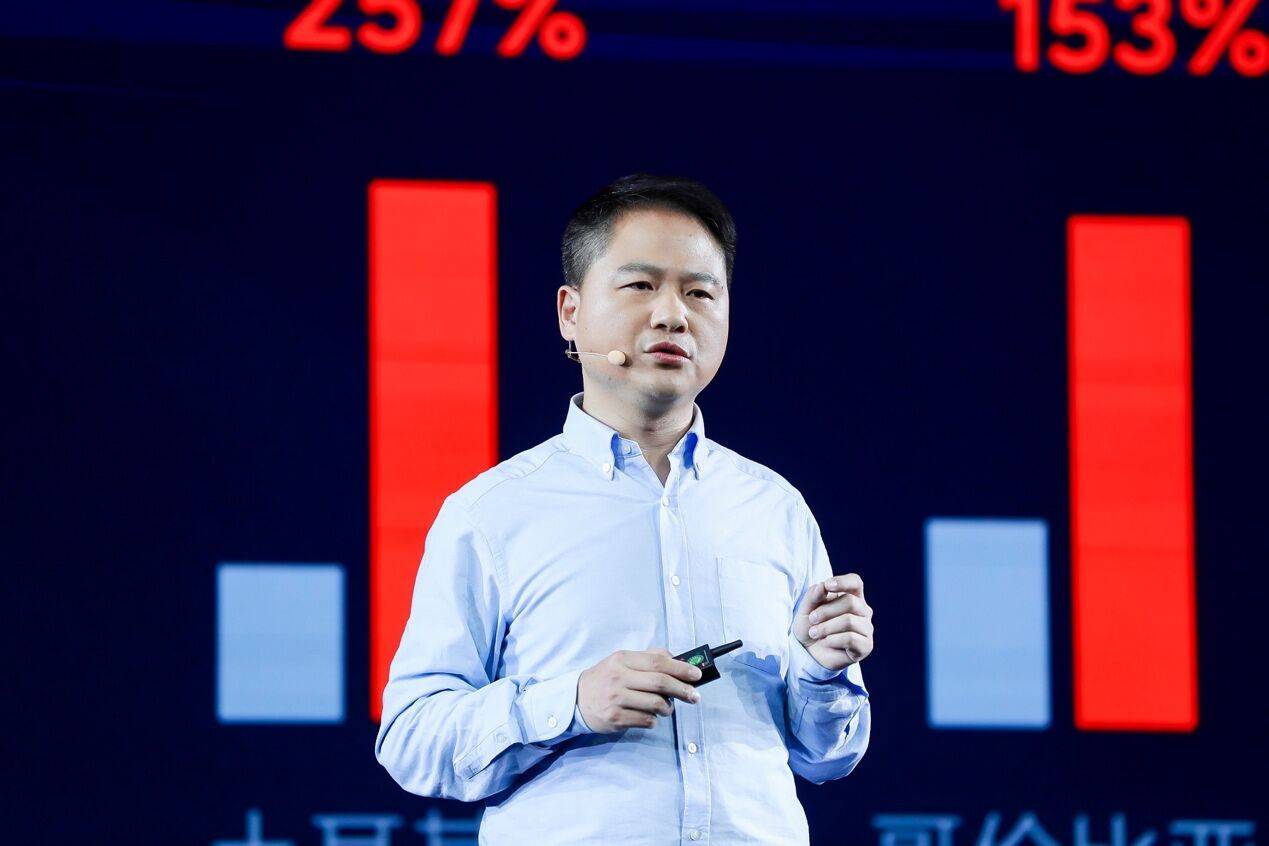 《MIDC2020小米开发者大会 公布最新伸缩式大光圈镜头技术》