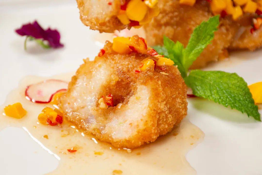 酥脆冒油的泰式虾饼,一咬满嘴汁儿,不愧是去泰国必吃的招牌!