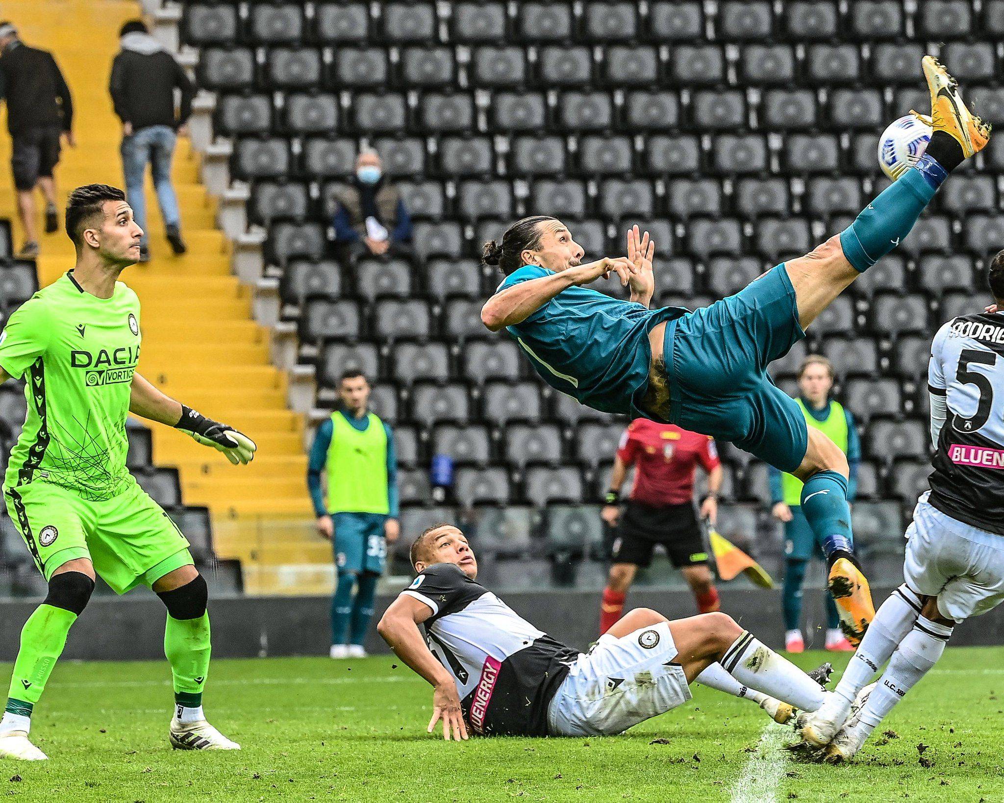 上场比赛中伊布的绝杀进球