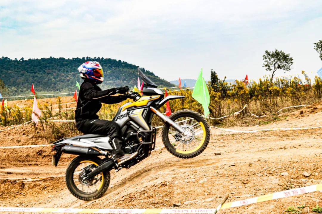 23600,主打越野甩开大排量拉力车—无极300gy摩智测评