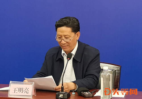 会上,通报了淄博某陶瓷有限公司网店谎称取得专利权案,山东某网络科技