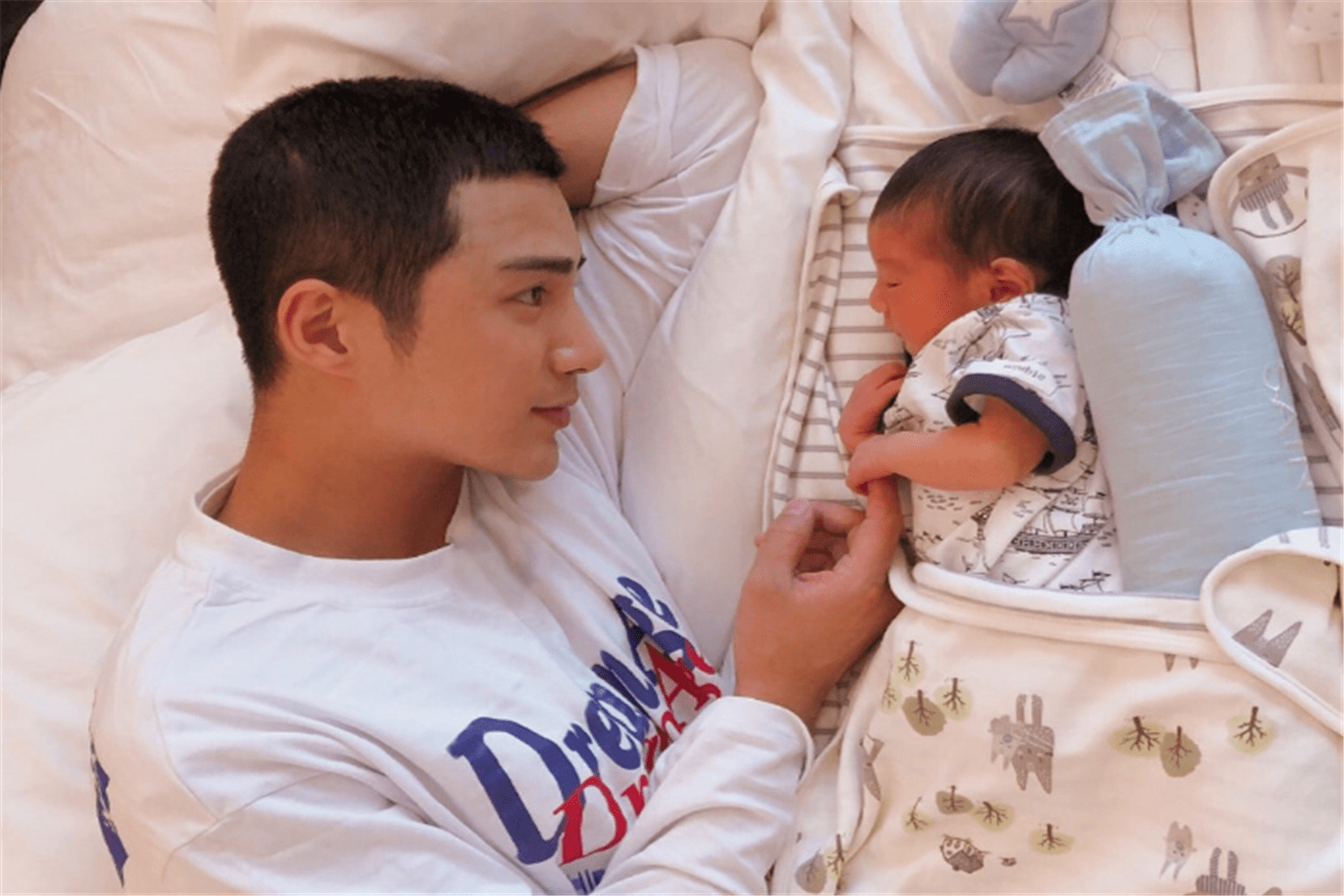 姜潮见儿子第一面被丑到,医生:宝宝颜值随你了,养养就帅气了