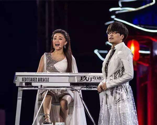 原创王小玮喜迎新搭档王小海黯然离开4年婚姻最终一拍两散