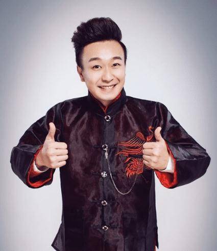 山东知名主持人"小济南",因突发肺栓塞医治无效去世,仅36岁