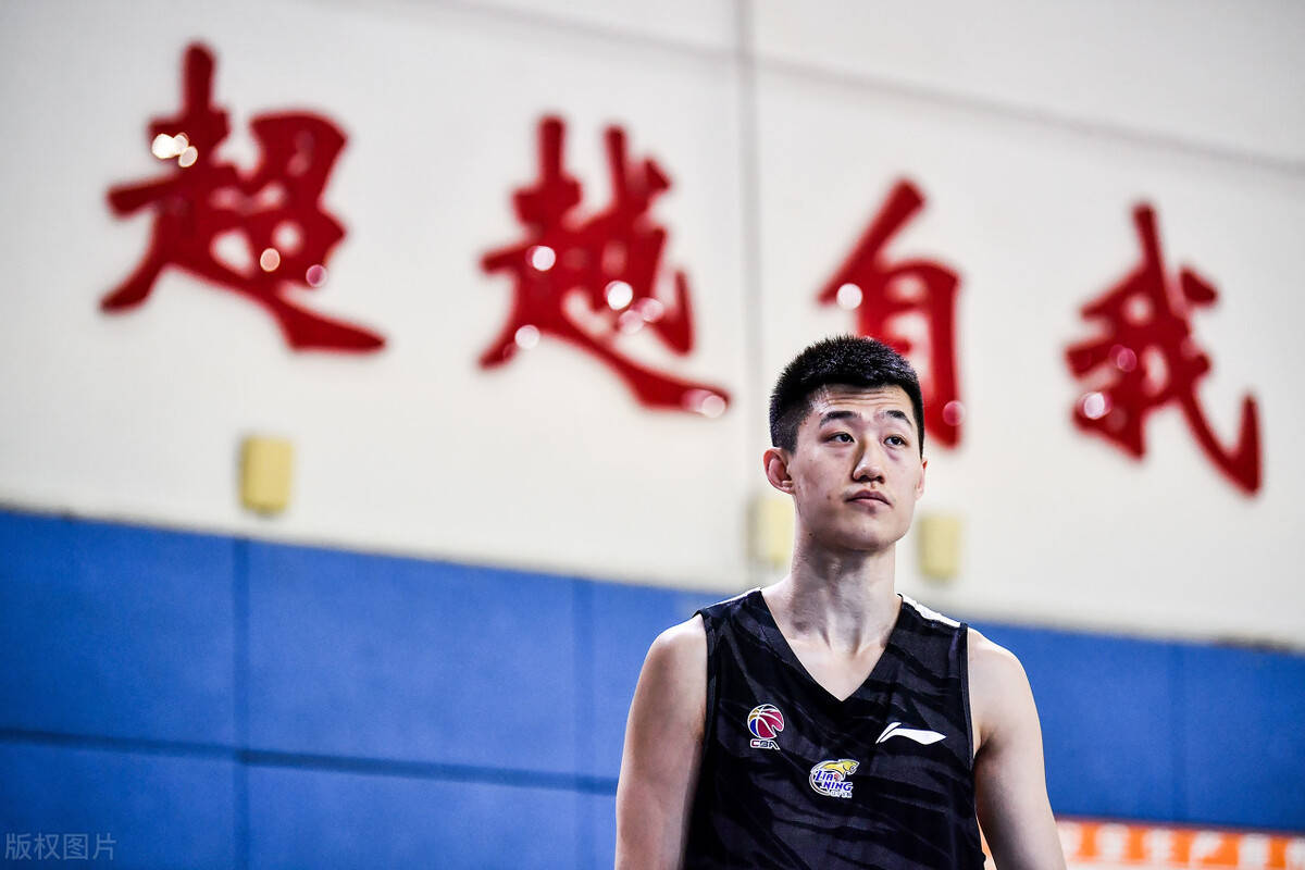 面对老东家仍苦坐冷板凳,疑遭巩晓彬弃用_郭旭