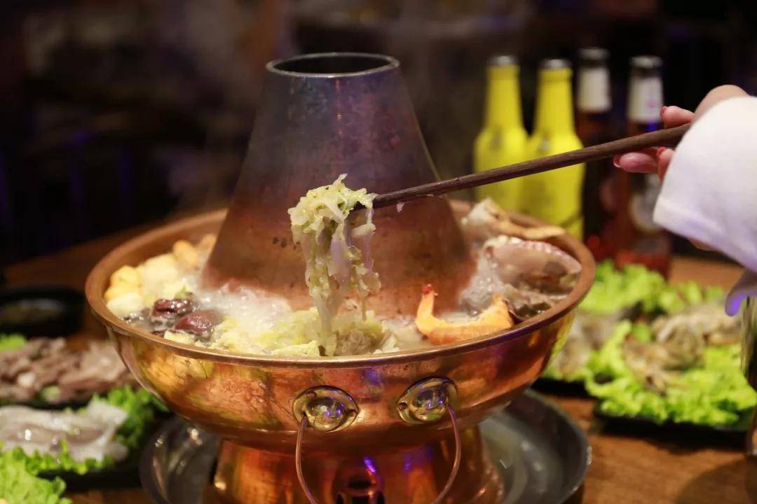 吃遍大连大风起兮东北酸菜铜锅纷纷上线光吃锅底都能吃饱