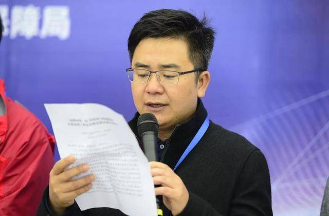 马振华同志动员全体干部职工,坚持贯彻"绿水青山就是金山银山"的发展