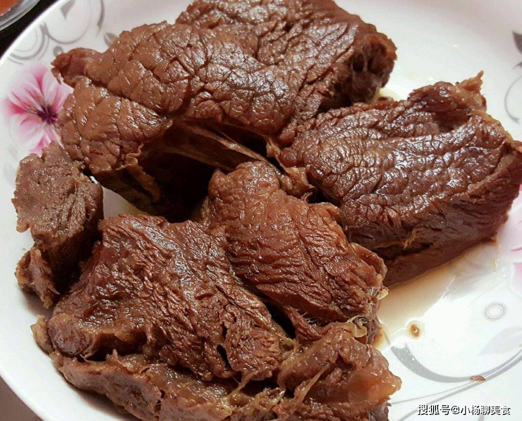 做酱牛肉,记住2个小细节,牛肉嫩熟不烂,酱香浓郁,比买的好吃