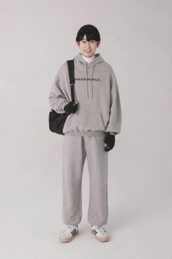 原创彭昱畅日系男友穿搭太标准啦!高领毛衣配牛仔,像个奶奶的小学弟