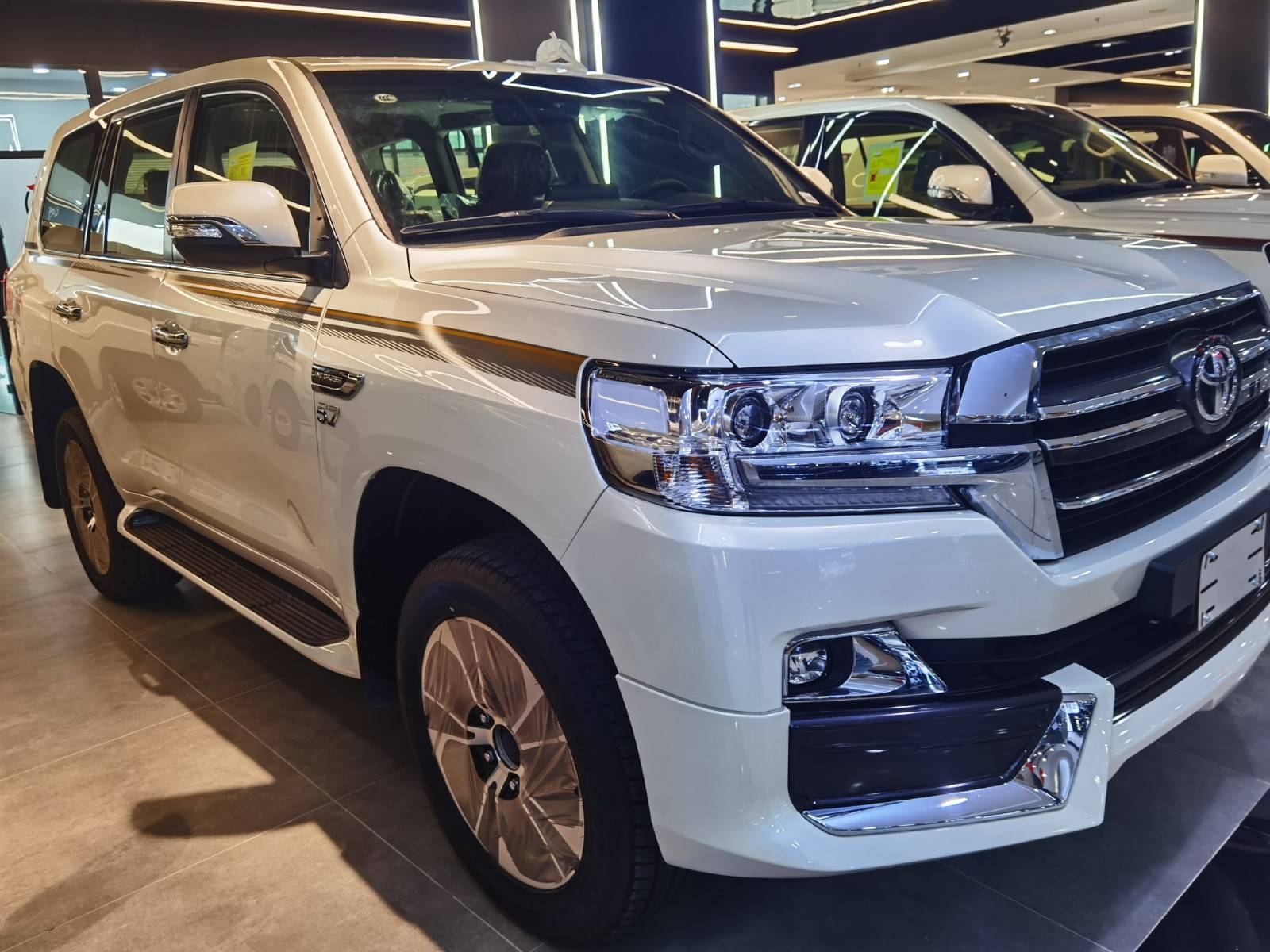 丰田酷路泽5700惊喜不间断豪华越野新体验