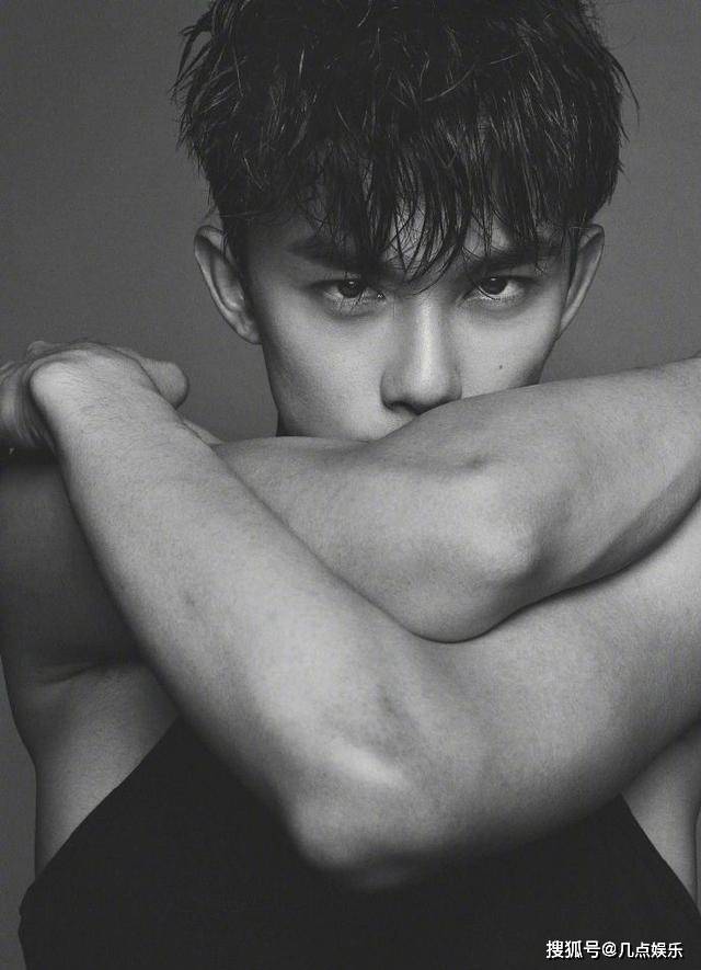 少年吴磊终长成胸肌腹肌一个都不少