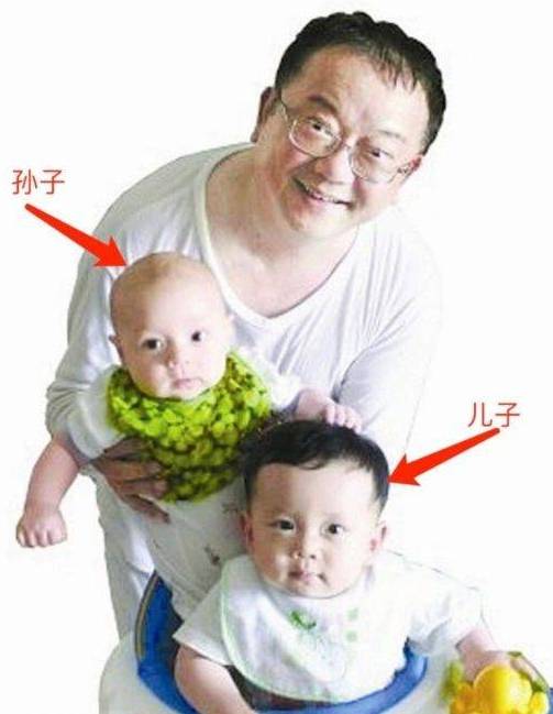 原创王刚儿子跟外孙同岁小时候曾一起争宠如今年纪虽小却懂辈分