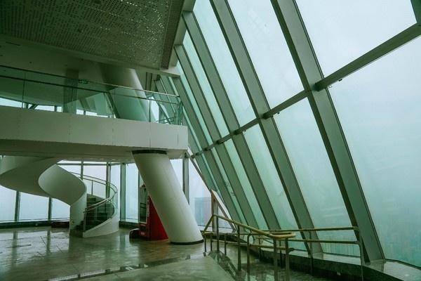 重庆有座可以和神仙“约会”的高楼，全景落地玻璃窗，美呆了！