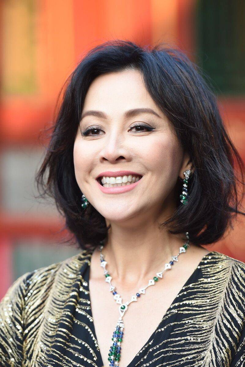 原创刘嘉玲穿搭一直很大胆到近照也是经不起细看衰老感很明显