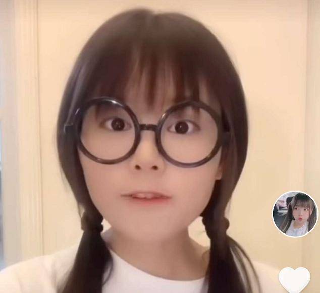 火线妹不戴耳机素颜出镜,平平无奇如路人,粉丝差点认不出_手机搜狐网