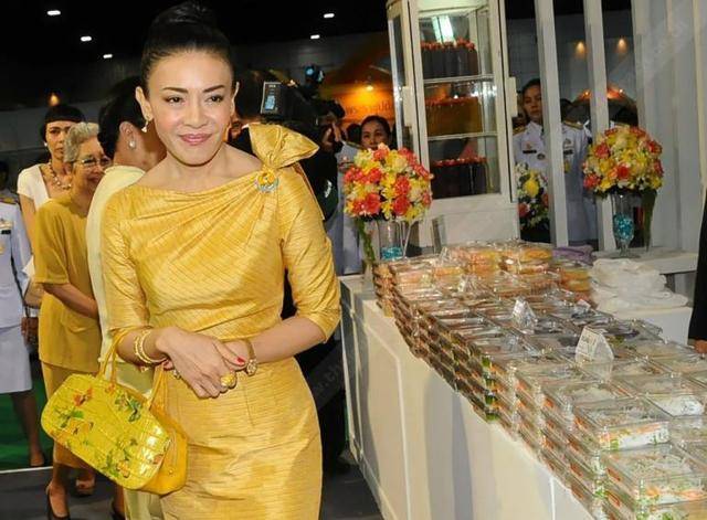 原创被泰王废黜的西拉米王妃近照曝光变成尼姑整日念经种菜太可怜