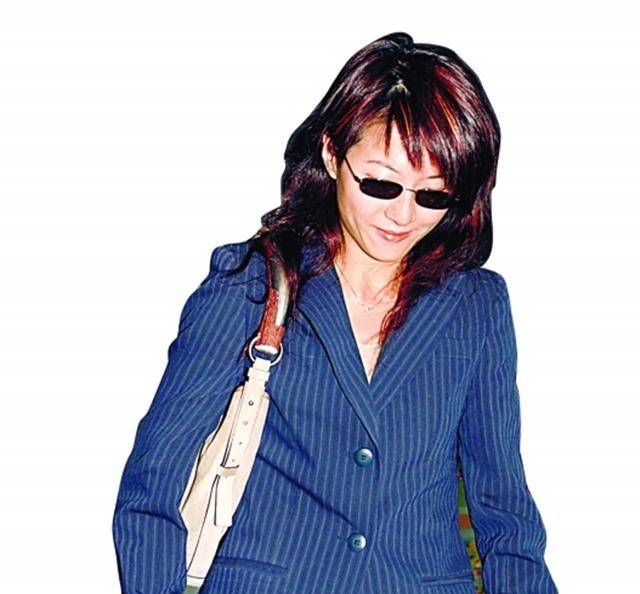 而谭晓风天资聪颖,堪称学霸,17岁时就已经考入了世界名校"牛津大学"