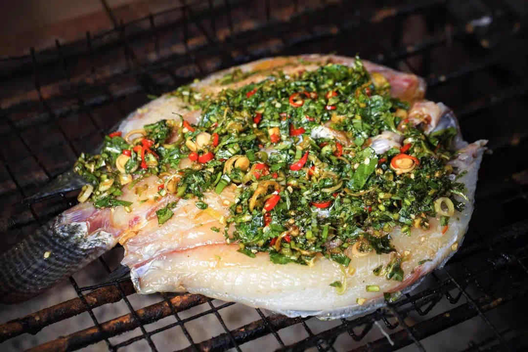 傣族美食千千万,为何香茅草烤鱼名气那么大?