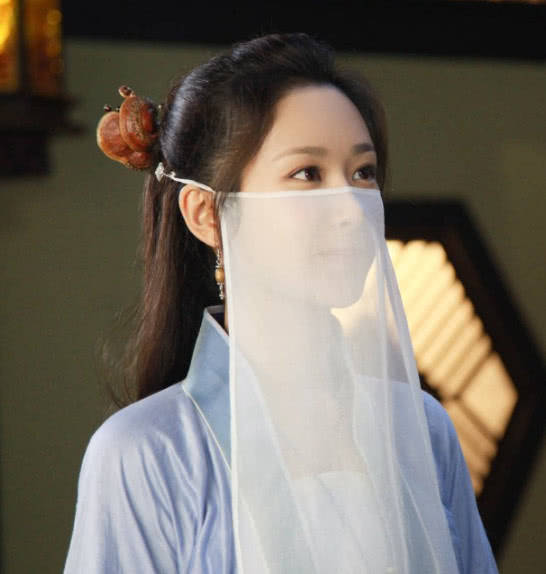 原创杨紫戴面纱鞠婧祎戴面纱赵丽颖戴面纱看到热巴摘了吧太丑了