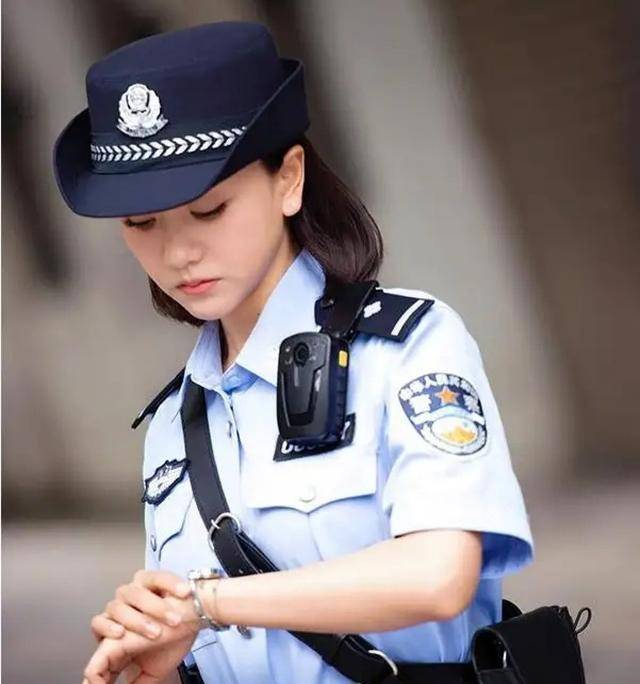 女警察妆容要求图片