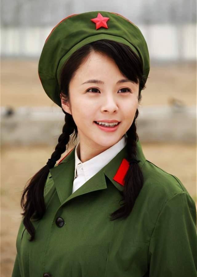 原创35岁杨若兮近照曝光服装廉价身材臃肿遭嘲嫁连奕名幸福肥