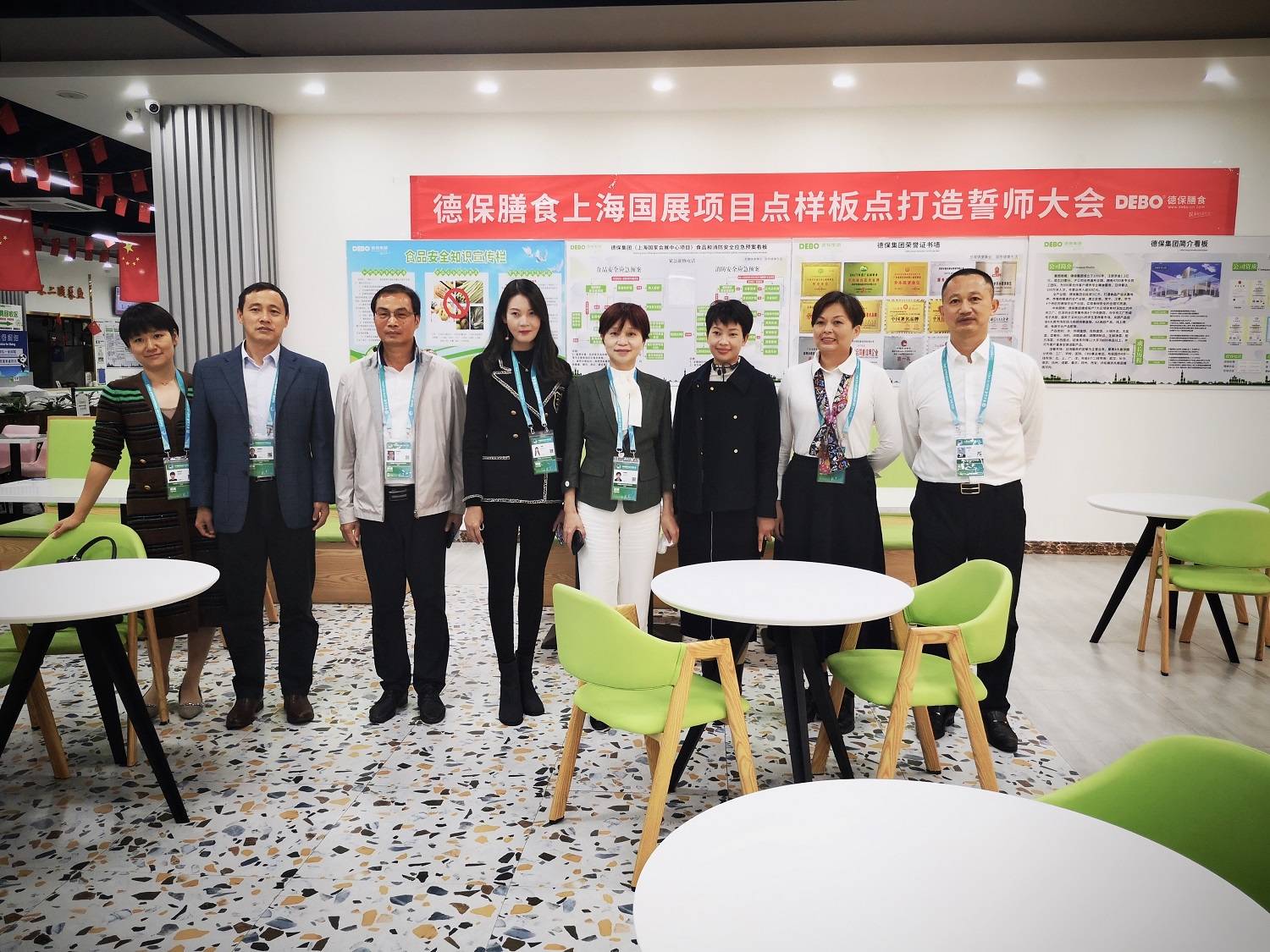 龙华区委常委,常务副区长张纳沙(右四)
