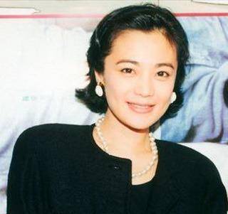 2008年,邓光荣当众羞辱郑少秋,向华强不敢惹他,3年后横死家中